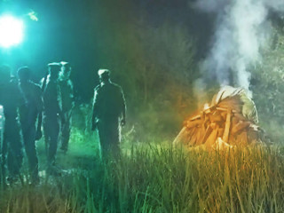 750x450 382209 hathras girl body being cremated